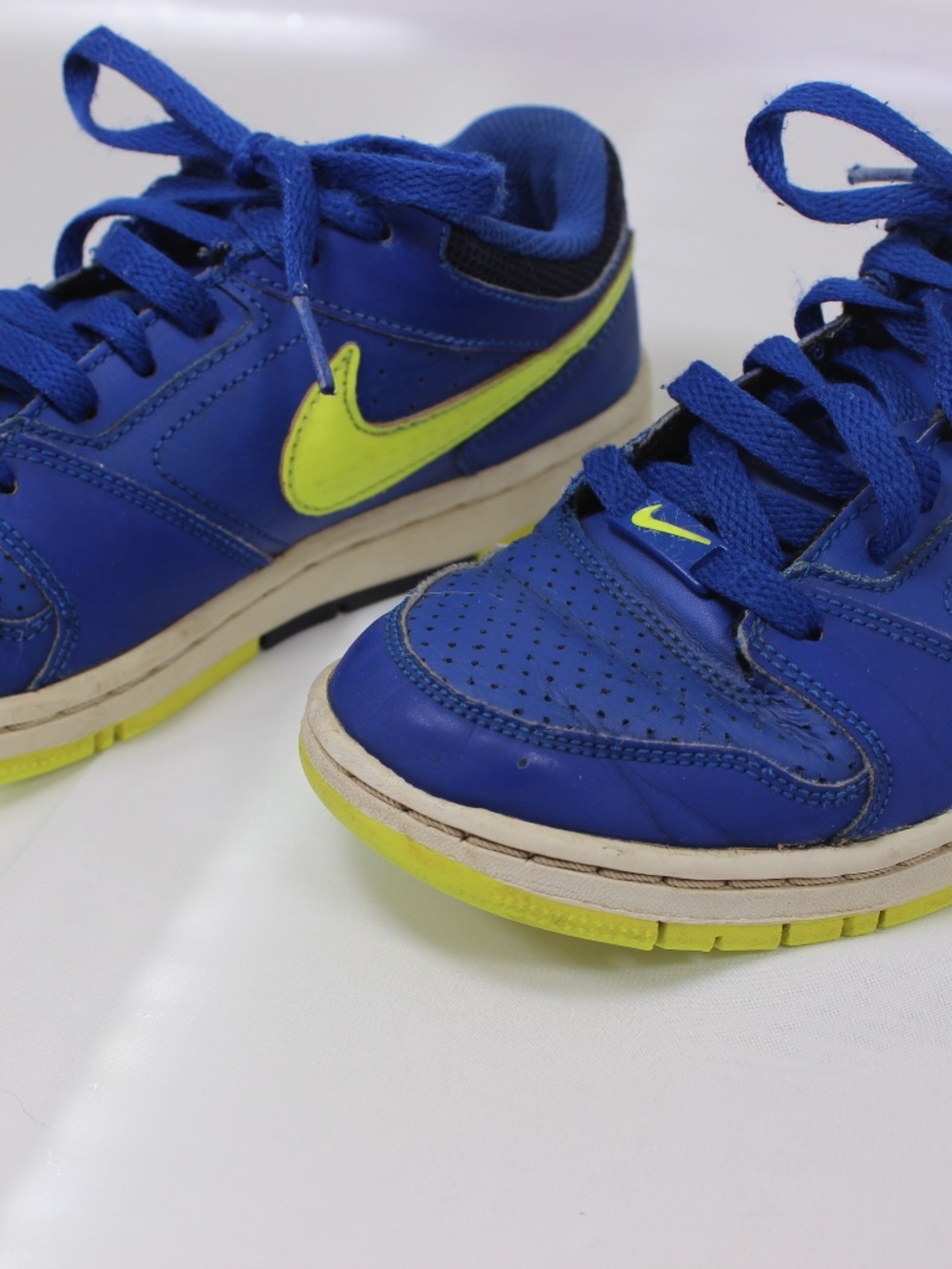 Nike Kids Sneakers Size 4Y